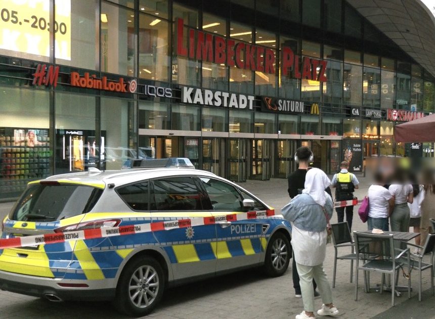 + + + Einkaufszentrum nach Anschlags-Drohung geräumt – Besucher und Angestellte evakuiert + + +